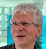 Profile photo of Stephen Shenker, expert at Stanford University